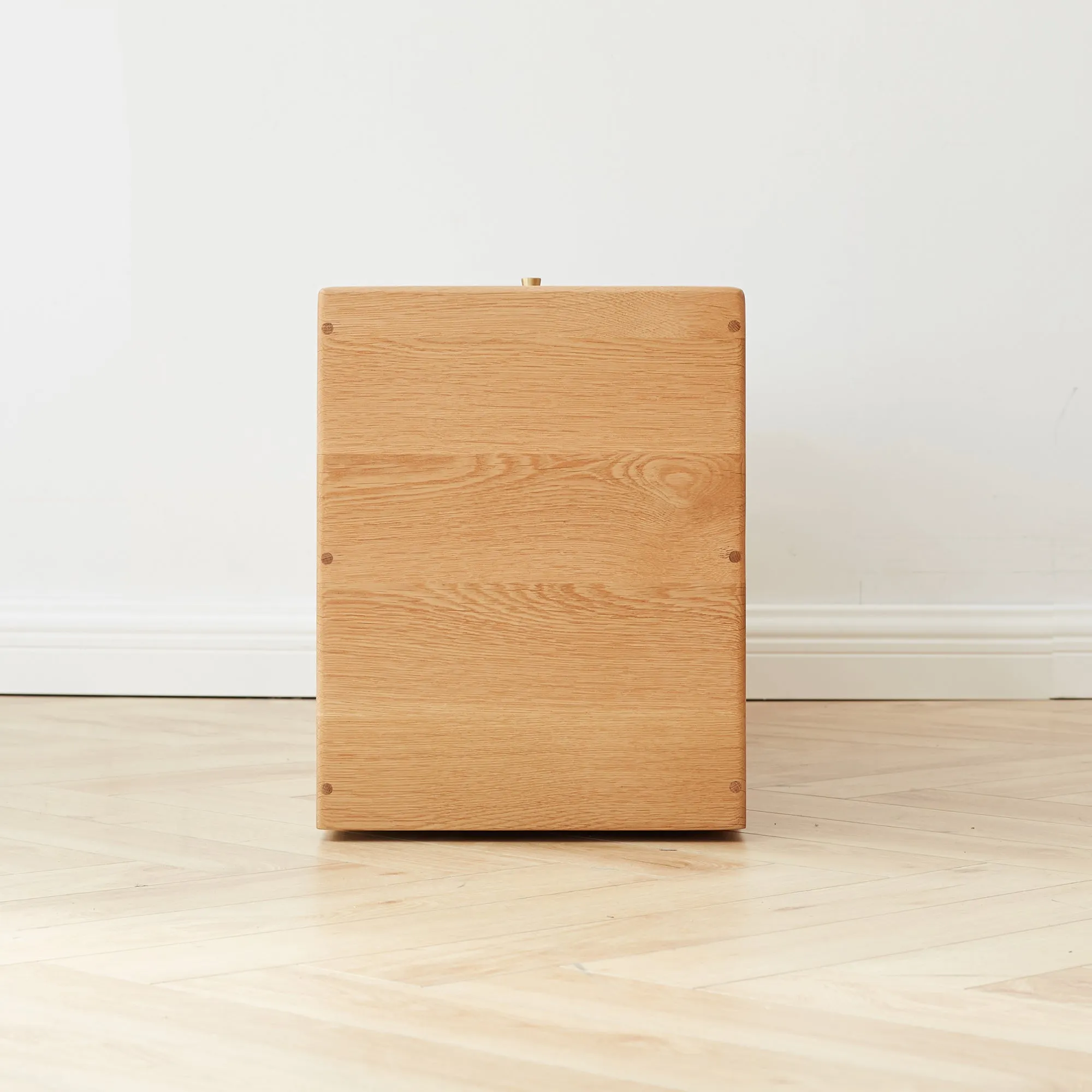 Free-Standing Solid Oak Bedside Table - Four-Drawer Storage Cabinet for Living Room